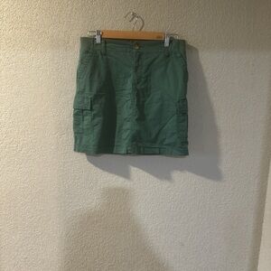 Lee Mid Rise Skort in green